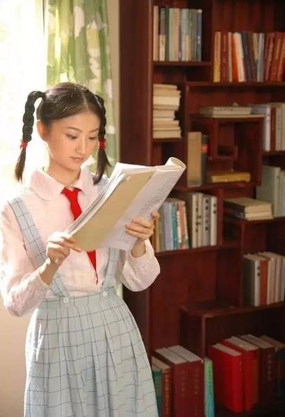 竟然是她？！亲昵合影新科奥斯卡影帝影后的这位中国女星已经在国际化的道路上把冰冰和baby们甩了好远好远