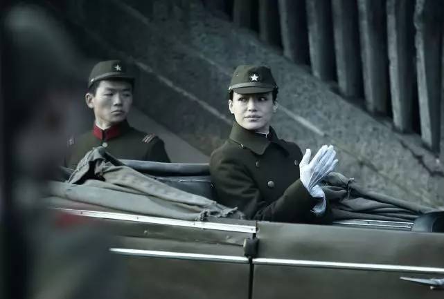 潮流咖|这件让半个娱乐圈沉迷的军装,再没一件你就过时啦!