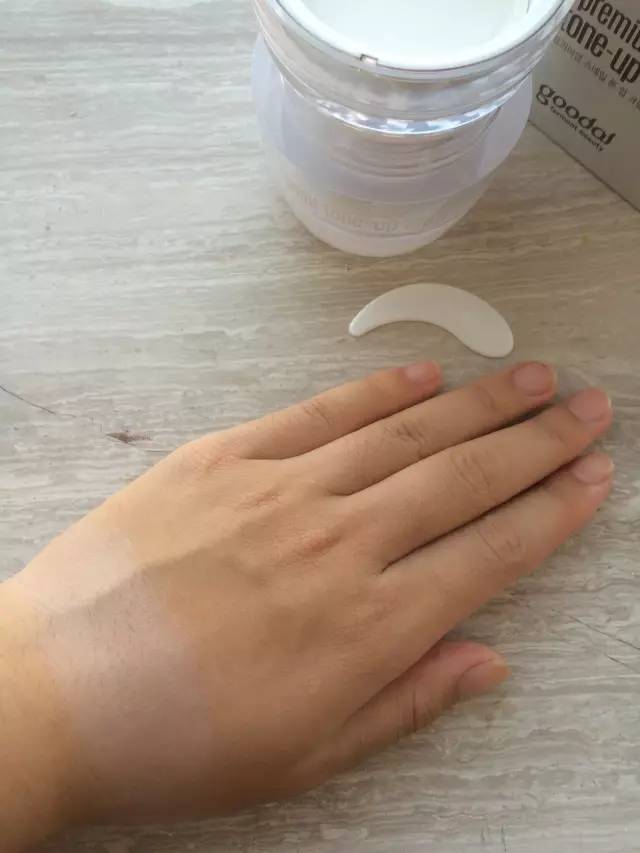 珂莱欧素颜霜和v7素颜霜,v7素颜霜和珀莱雅素颜霜哪个好用