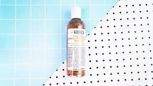 价格700左右的爽肤水,4900元的化妆水