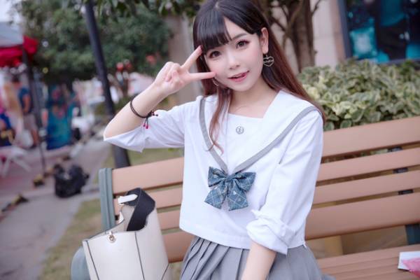 你为什么穿jk制服,我们为什么穿校服