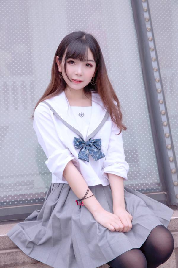 你为什么穿jk制服,我们为什么穿校服