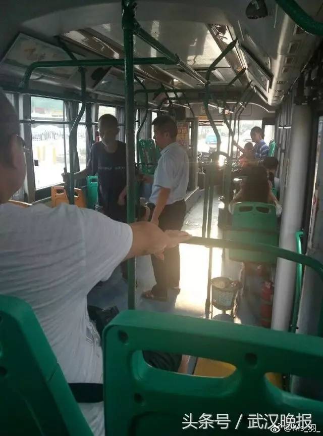 年轻小伙遭遇酒托骗局,年轻小伙遭遇酒托骗局视频