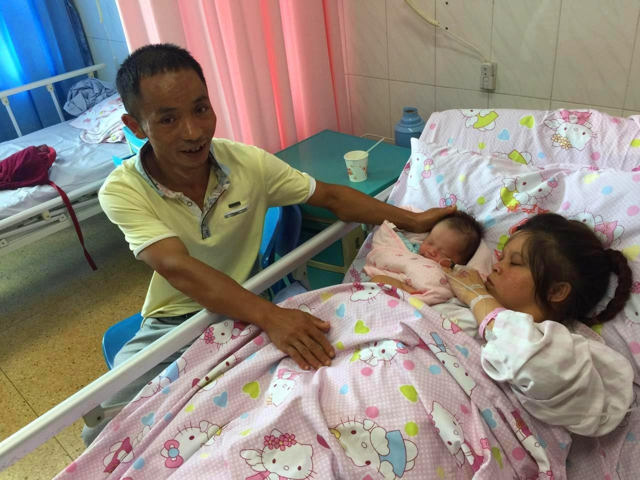 手术紧张到发抖,助产护士全程半跪