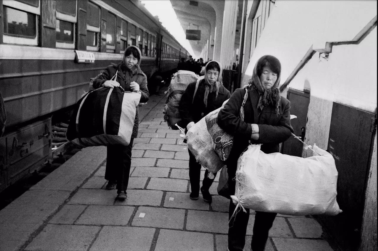 火车上吵闹原视频,火车上人声鼎沸视频