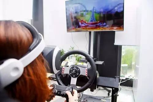 微鲸：家庭娱乐新花“young”｜资讯