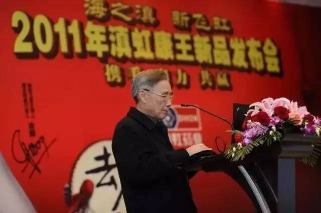 60岁在破庙年赚13亿，被逼净身出户后，又带着年均超过80岁的团队重掌江湖