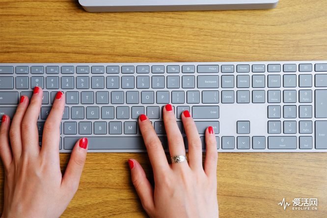 为什么要花3000买个显卡,surfacestudio停产了吗