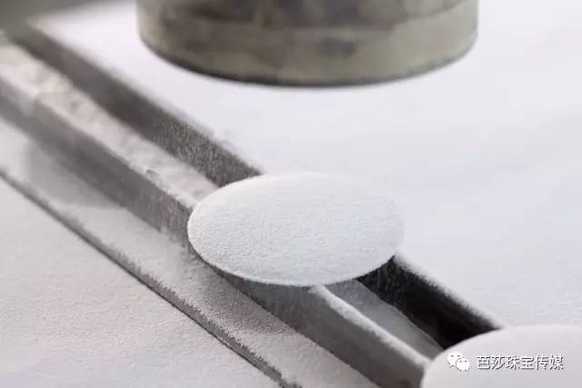 自带珠宝光泽还能百年不掉色的大明火珐琅,鬼知道它都经历了什么!|小讲堂