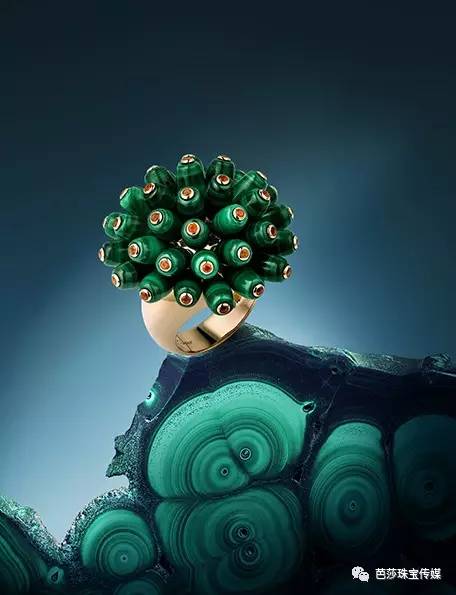 从埃及艳后的眼影到现今的时髦高珠，孔雀石凭什么被宠幸几千年？