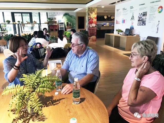 教育行业的沙龙活动现场,做最好的自己成就最美的教育讲座