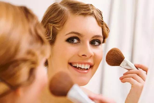 化妆品过敏痘印怎么消除,化妆品过敏脸上长痘怎么消掉