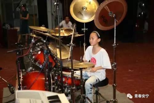 「关爱未成年人健康成长」开了学也可以上培训课！安宁市2017年秋季学期公益培训课程表出炉啦！快来报名吧~