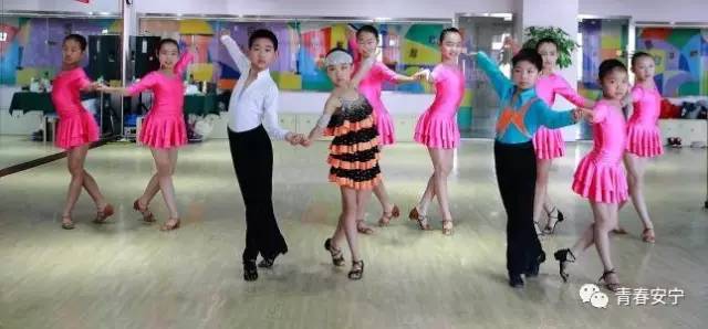 「关爱未成年人健康成长」开了学也可以上培训课！安宁市2017年秋季学期公益培训课程表出炉啦！快来报名吧~