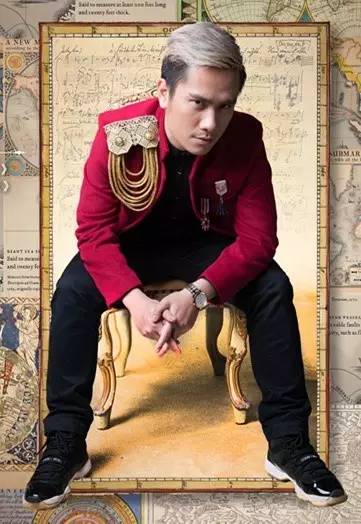 “莫澳欣，你设计的服装哪里可以买得到？！”