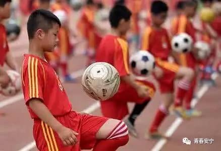 「关爱未成年人健康成长」开了学也可以上培训课！安宁市2017年秋季学期公益培训课程表出炉啦！快来报名吧~