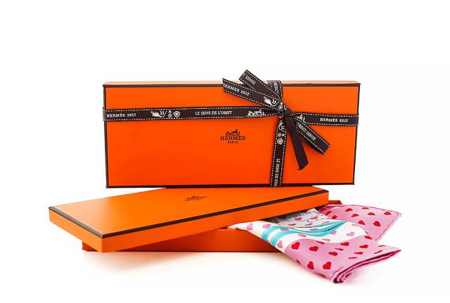 开奖啦｜爱马仕丝巾、科颜氏化妆包、AbleJeans牛仔裙全都送送送