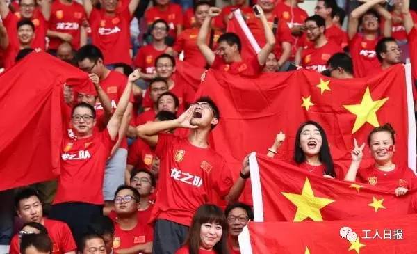 国足2:1卡塔尔！这一次，我们昂首离开！