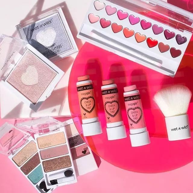 哪款平价眼影盘比较好用,哪些牌子的四色眼影盘好用到哭