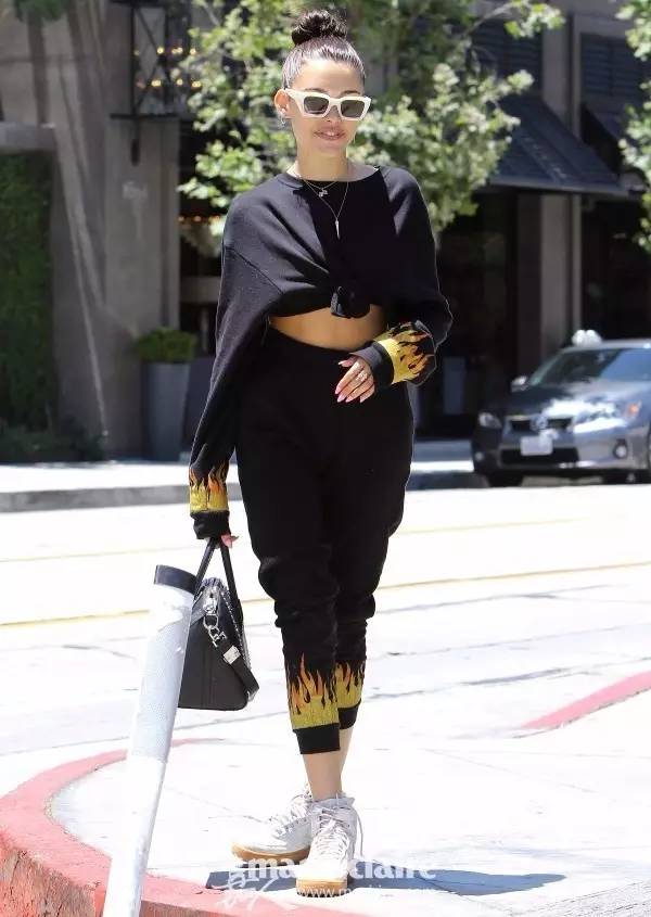 不局限哈雷和滑板文化，酷女孩需要一点“火元素”