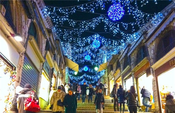 威尼斯：一半浮华，一半叹息｜跟着电影去旅行