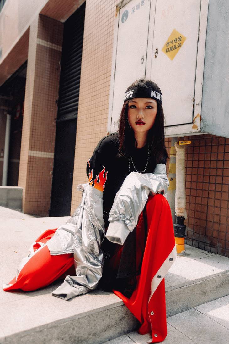 脱下校服，变成教导主任最讨厌的模样