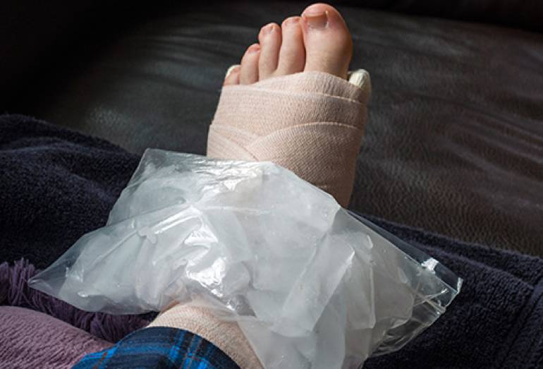 一整天水肿怎么回事,嘴肿了怎么办