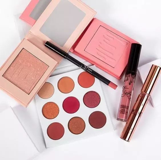 哪款平价眼影盘比较好用,哪些牌子的四色眼影盘好用到哭