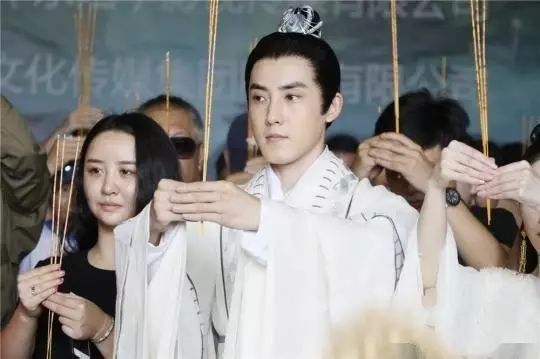 影视日报｜管虎战争片《八佰》苏州正式开机；2天3亿！《蜘蛛侠》强势归来激活开学季；《失业生》举办张国荣庆生会追忆哥哥音容笑貌