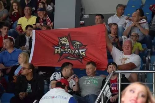 冰球撞肩犯规吗,冰球犯规越位