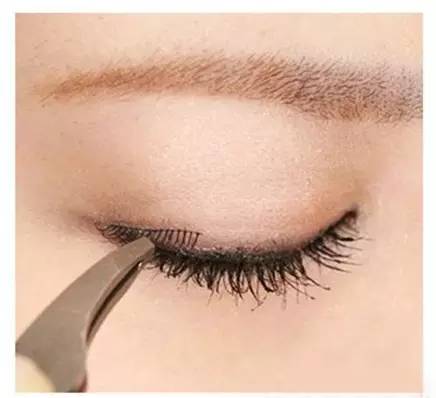 睫毛短用什么方法可以长长,有什么小窍门可以使睫毛变得浓密