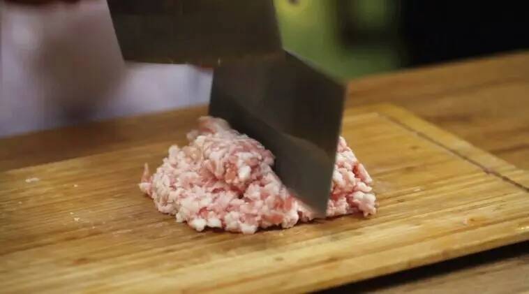 狮子头怎么做才能入口即化,为啥狮子头不用肉末