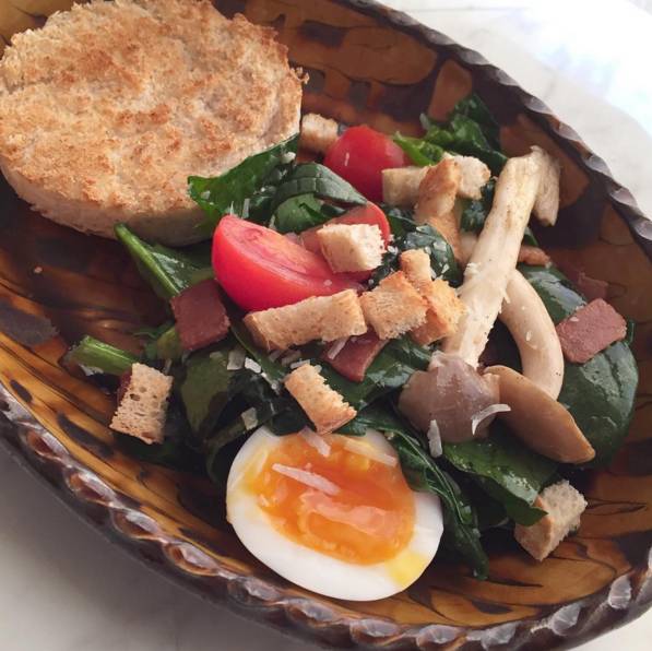 又双叒叕有一对日本小夫妻来花式撒狗粮了！只有吃到恋人用心做出的料理时才会笑得这么甜吧！