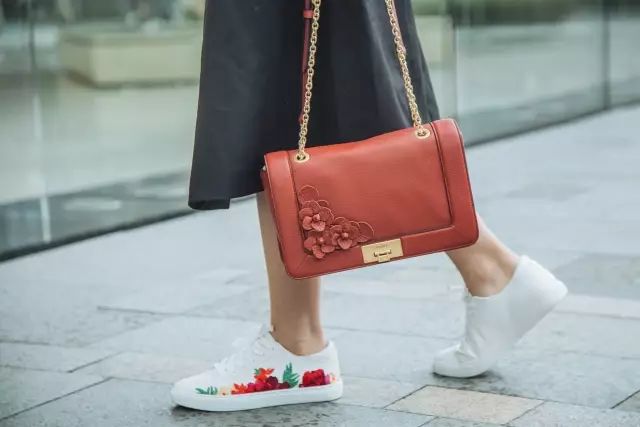 诚意满满｜OliviaPalermo、MirandaKerr都在穿的小白鞋终于入驻中国啦，这次居然还带来了新朋友！