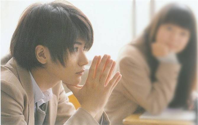 被穿制服的他们撩到心肝颤，赖床舔屏才是假期王道！