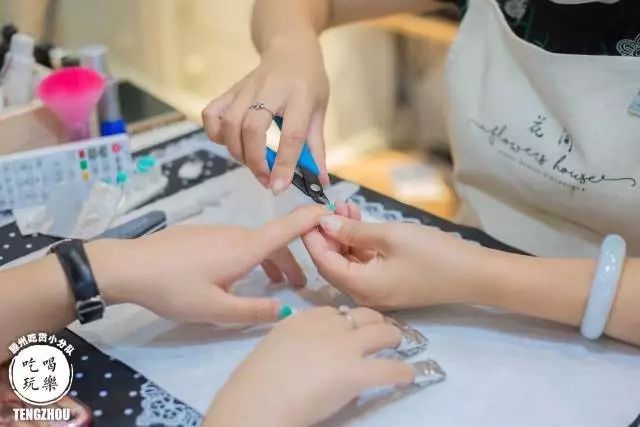 这次探店！我们瞄准了一家能让你少女心炸裂的美甲店