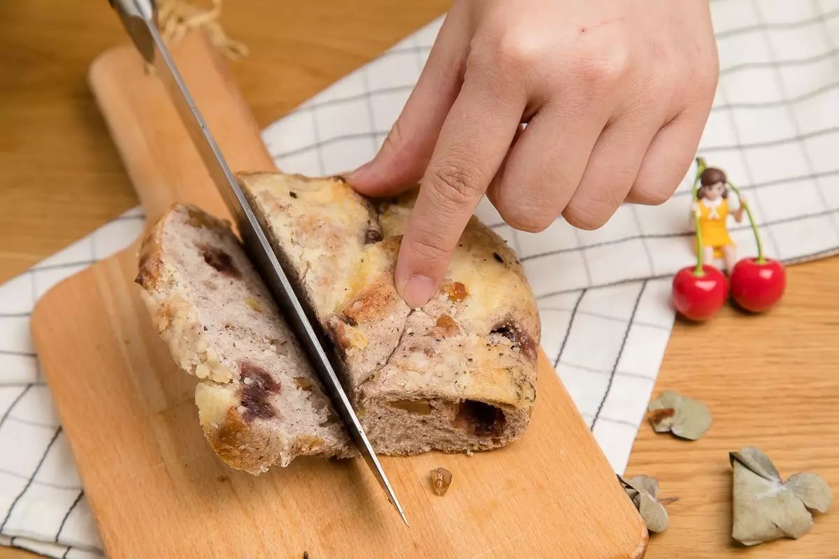 分分钟扫空，南京必吃网红酵母面包店终于盼来啦~足足70+种，雷神巧克力盐之花……杭州人又有口福了
