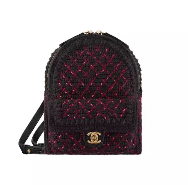 迪丽热巴包包里的东西,迪丽热巴甲壳虫包包