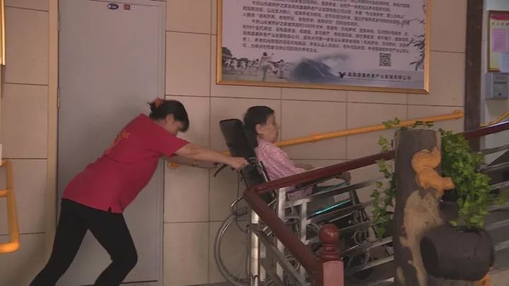 家有失能老人咋办,家有老人怎么照顾