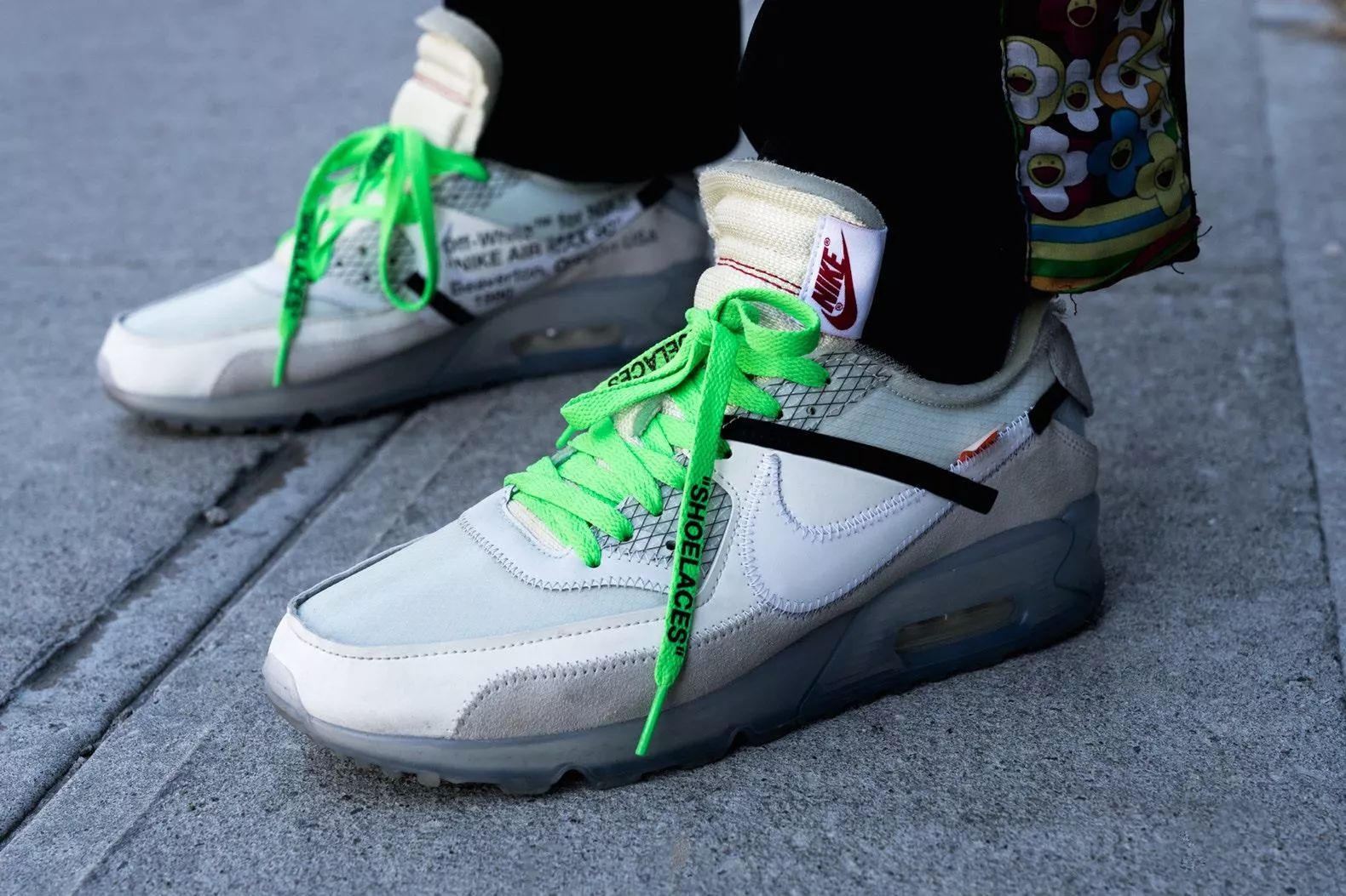 潮牌｜Supreme布鲁克林店外，一大片“人民币”满街走！