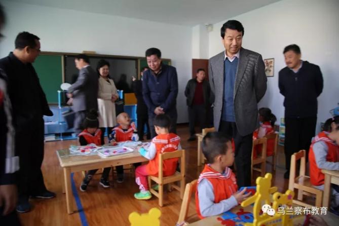 乌兰察布市2017年下半年学校管理流动现场会在丰镇市拉开帷幕