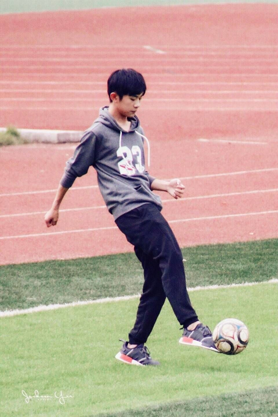 「TFBOYS」「分享」171018足球宝贝上线让我们跟着烊宝运动起来吧