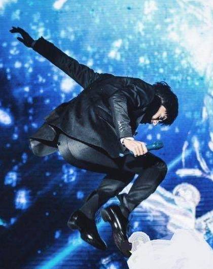 张杰鹿晗真心英雄,张杰篮球场踢足球