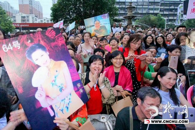 旗袍佳丽表演旗袍秀,荆州旗袍展