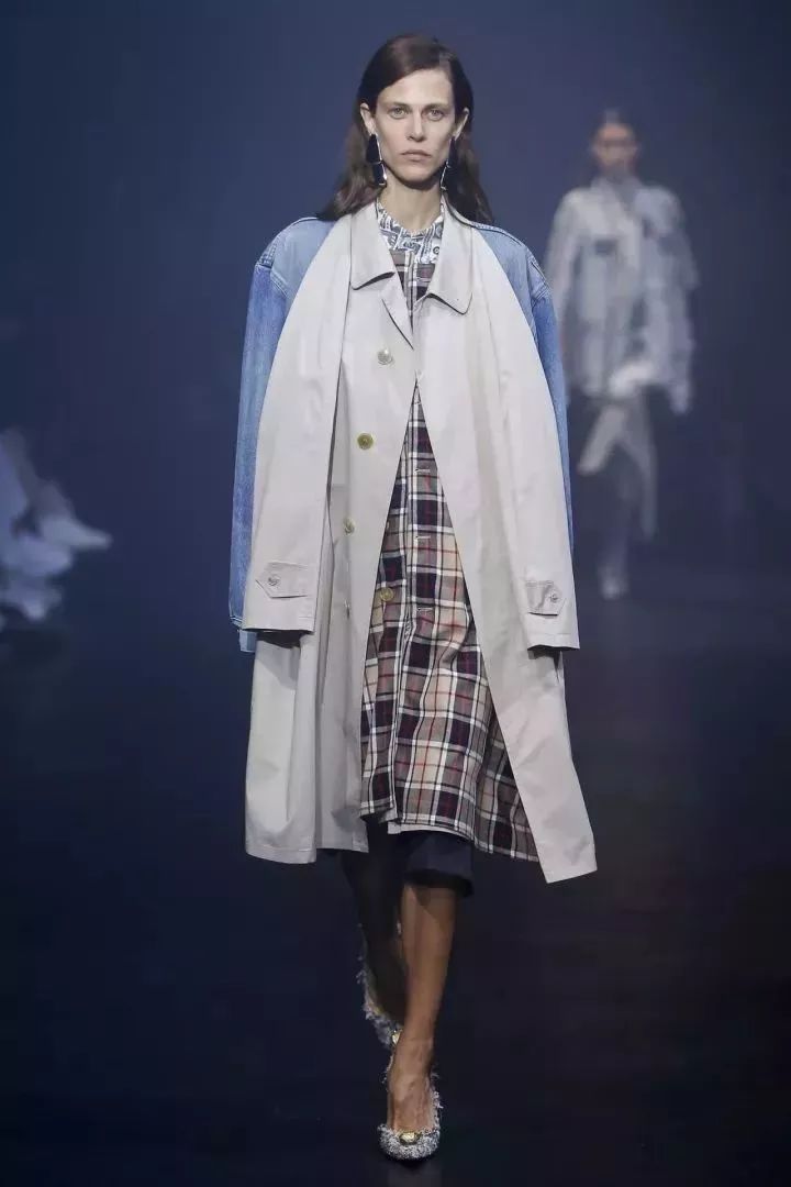 这个大品牌“棉被包”的设计师，你给我出来！竟然还敢卖天价？