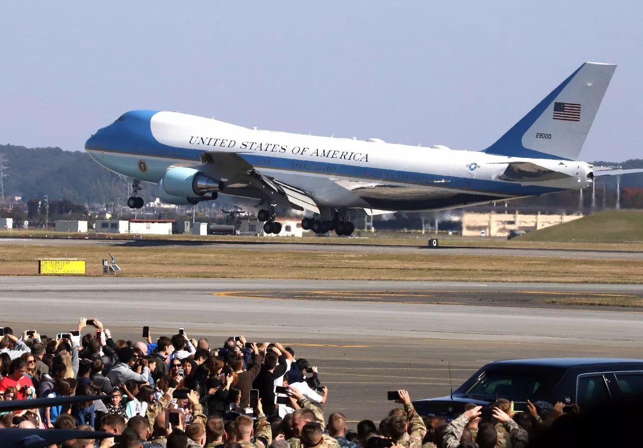 美式汉堡+和牛铁板烧安倍“苦心”难掩特朗普不满