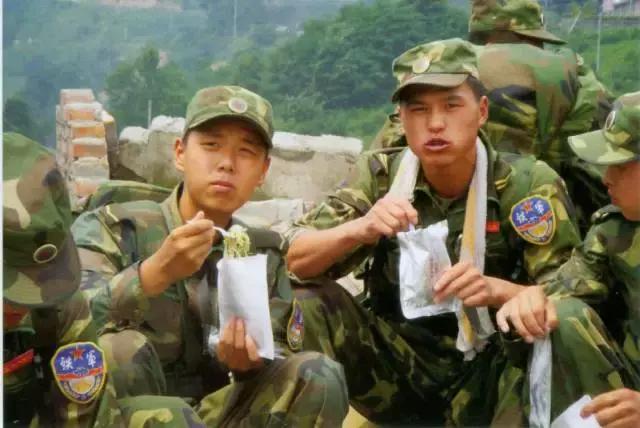 建军90周年：我军“锅碗瓢盆”那些事儿，这回全明白了