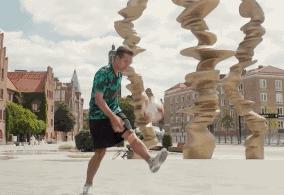 足球花式动作精彩表演,最帅的足球技巧表演教程