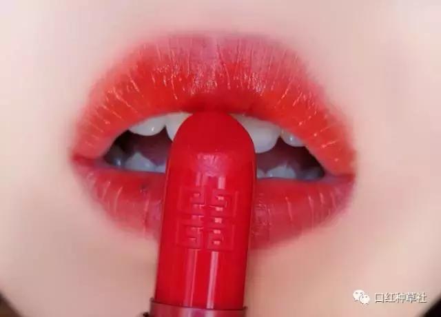 唇色深厚唇适合什么色的口红,唇色深素颜口红不沾杯推荐