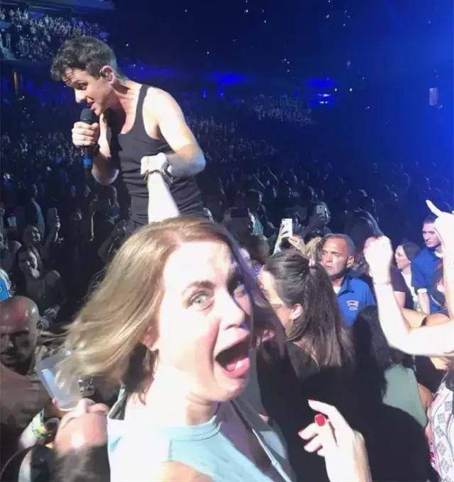 陈奕迅线上演唱会全程播放,看完陈奕迅的演唱会感慨